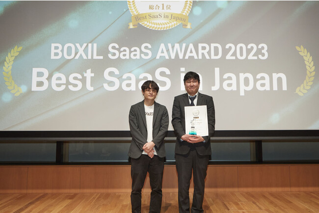 「Best SaaS in Japan」を受賞したグレープシティ株式会社 Forguncyプロダクトマネージャー 大島 治彦 氏（右）