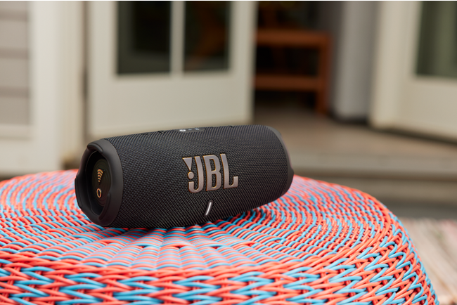 ポータブルWi-Fi/Bluetoothスピーカー「JBL CHARGE 5 Wi-Fi」と「JBL