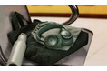 日常のスタイルに自然に馴染む、落ち着きと個性を兼ね備えた新色「JBL Live 780NC」、「JBL Live 680NC」にグリーンを追加