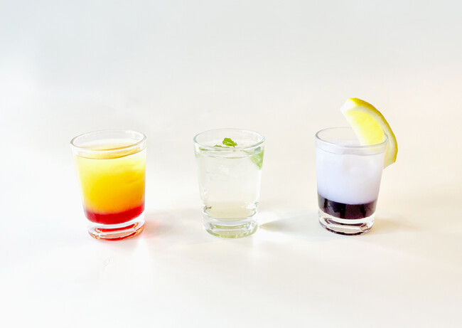 毎月替わるウェルカムドリンク(右から10月、11月、12月)