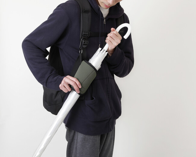傘を入れるだけでしずくを吸い取り鞄などにかけられる吸水傘ホルダー「Kassup（カサップ）」
