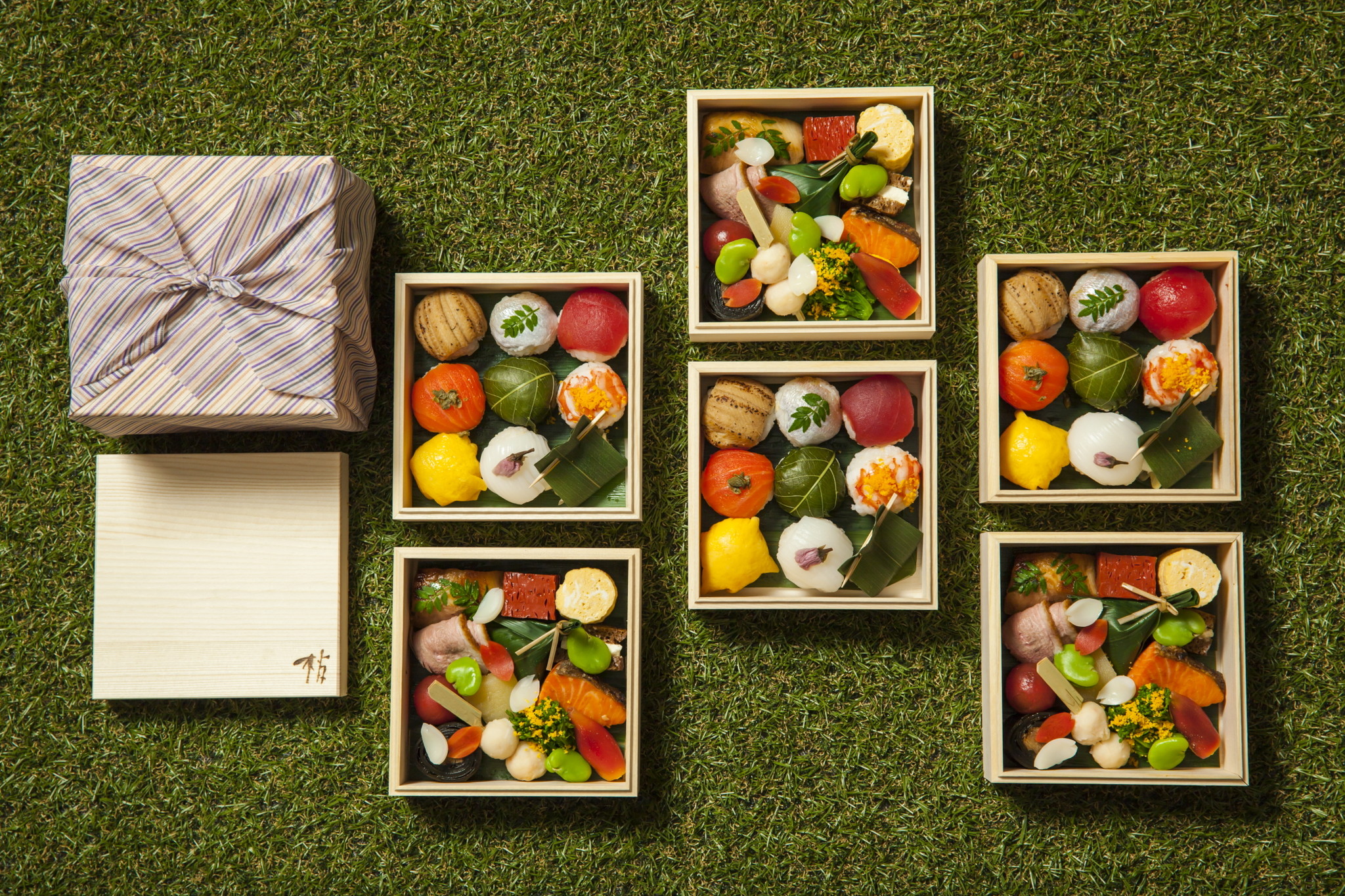 パーク ハイアット 東京 【デリカテッセン「パーク トゥ ゴー」「ピクニックバスケット」】【ペストリー ブティック「サクラパレット」】｜パーク