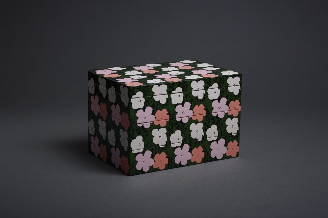 味覚糖のど飴缶 アンディ ウォーホル 特別限定商品 Andy Warhol Japan Box を30個限定 54万円で販売 Uha味覚糖株式会社のプレスリリース