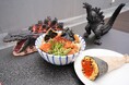 ニジゲンノモリ「ゴジラ迎撃作戦」 夏季限定コラボフード登場！人気の「アイスブリュレクレープ」復刻&「ゴジラ和風ブラック冷やしうどん」
