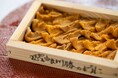 一生に一度は食べてほしい、淡路島“幻の赤うに”解禁。週間10組限定　由良の赤うにを「一箱丸ごと」味わう特別体験