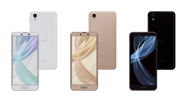 スマートフォン2018年夏モデル「AQUOS sense plus」(左から、ホワイト、ベージュ、ブラック)