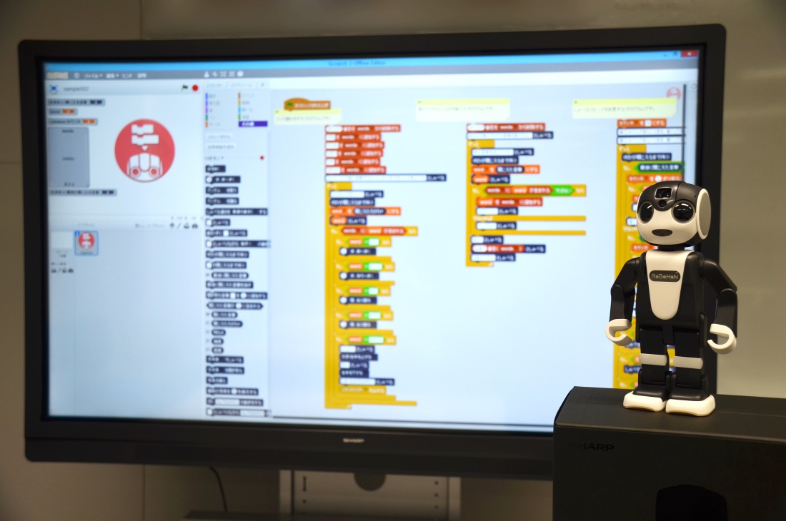 兵庫県姫路市教育委員会にコミュニケーションロボット「RoBoHoN」と学校向け電子黒板「BIG PAD Campus」を大量納入