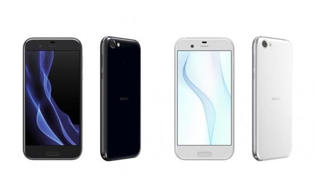 スマートフォン2017年夏モデル「AQUOS R」 (左から、Mercury Black、Zirconia White)●画面はハメコミ合成です。実際の表示とは異なる場合があります。 ●開発中の端末であり、変更になる場合があります。