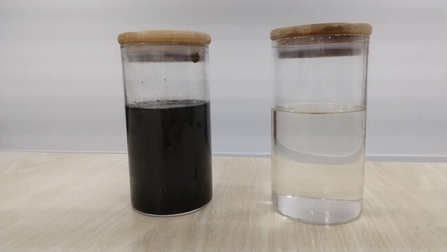 処理原水（左）と処理水（右）との比較