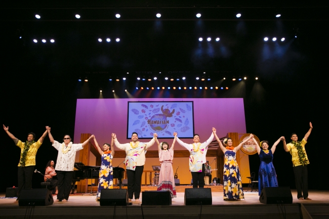 ディズニー・ハワイアン コンサート 2019」ついに開幕！会場がハワイ