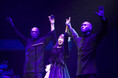 水樹奈々がブルーマングループと圧巻の共演!