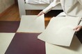 床DIYに革命?!イイとこ取りの新感覚床材、シールで貼れる「クッションフロアタイル」新登場。