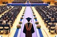 ◆関西大学が品格・伝統守りつつ「新しい卒業式」を挙行◆大学旗入場セレモニーや紫紺のランウェイ&カーペットを導入