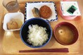 ◆学生にもコメ高騰の実感が高まる中、値段据え置きで奮闘◆ 関西大学の100円朝食、利用者急増中