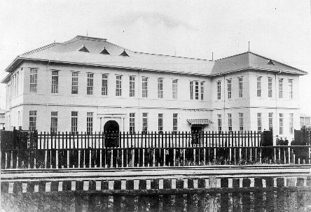 開講当時の福島学舎（1924年）