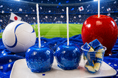 やおりん全店にて、サッカー応援気分を盛り上げる「日本カラーりんご飴」を期間限定販売
