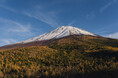 富士山は“登らずに下る”。ビーウェーブが山頂を目指さない「秋の富士山下山ツアー」を発売