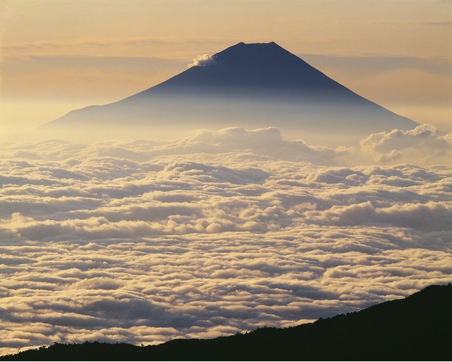 南アルプス千枚岳から「雲海と富士」　撮影：白籏史朗