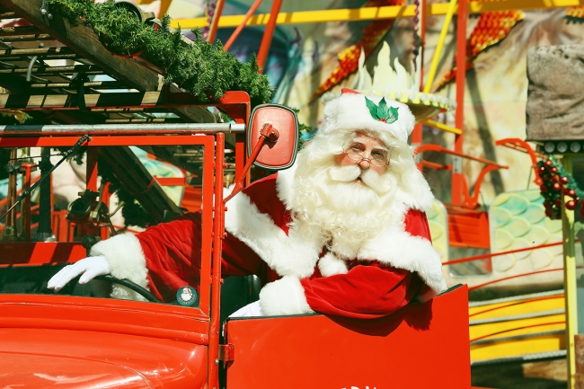 世界のすてきなサンタクロースに会える Fujifilm Square 企画写真展 角田明子写真展 サンタさんが いっぱい Merry Many Santa Clauses 富士フイルムのプレスリリース