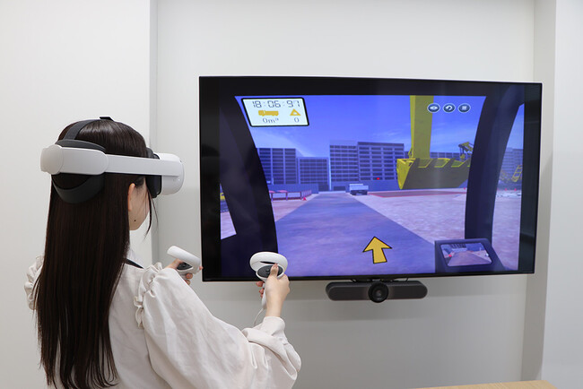 VR版はより実際の重機操作に近い体験ができます