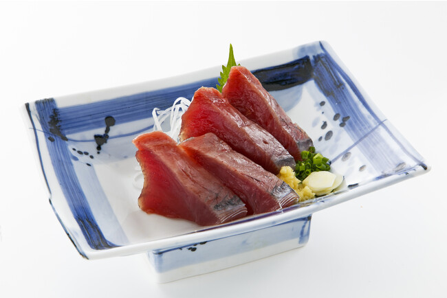 贅沢厚切り！【鰹のお造り】599円（税込 659円）