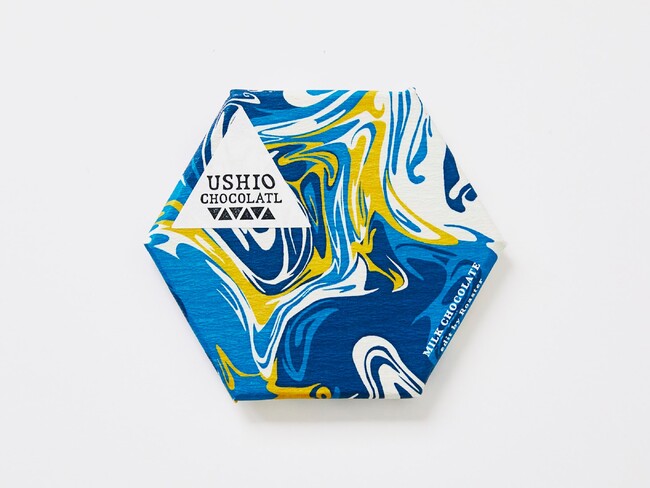夏目坂珈琲のブルーとミルクのベージュが溶け合うようなパッケージ。グラフィック＆デザインは大倉詩穂。