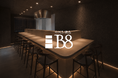 Bシリーズ東京2店舗目「中目黒焼鳥 B8」が10月14日オープン。丸鶏から仕込むクラシックな焼鳥と季節の魚介を、ワインと愉しむ劇場型10席の小さな焼鳥家。