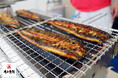 【角上魚類】1日5万点超を売り上げる鮮魚専門店、夏の土用丑の日　7月25日(土)26日(日)は6店舗限定で、行列必至！香ばしい煙が食欲そそる、「国産うなぎ」を特設テントで直火焼きたて販売実施。