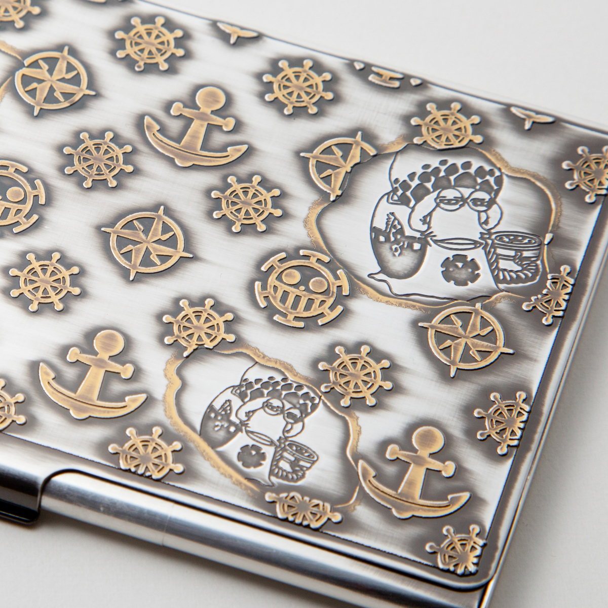 ロー ドフラミンゴ電伝虫デザイン One Piece メタルカードケースが登場 株式会社ヒキダシのプレスリリース