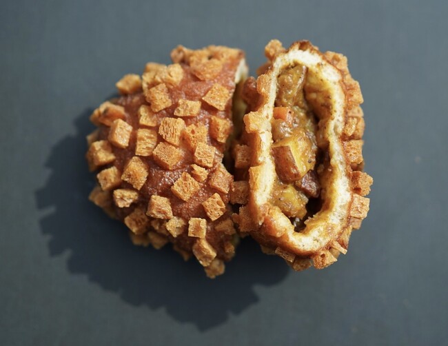 名物「ザックザクカレーパン」 名物「ザックザクカレーパン」