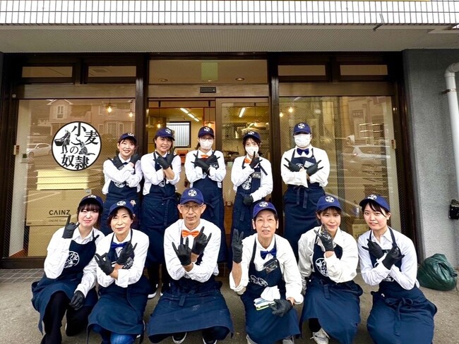 小麦の奴隷 さわら重留店 店長アダッチとクルー達 小麦の奴隷 さわら重留店 店長アダッチとクルー達