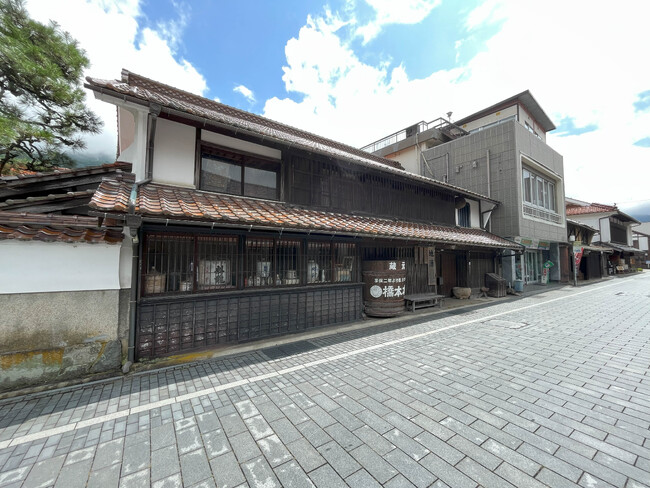 旧橋本酒造場（国登録有形文化財に登録）
