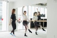 ヨガの柔軟性とピラティスの体幹強化が一つのトレーニングとなった 自分だけの美しさ鍛える、バー・トレーニング「The Bar Method(ザ・バーメソッド)二子玉川店」オープン