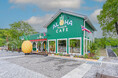【大阪・服部緑地】ALOHA CAFE Pineappleが新業態に挑戦。ブランド初の“パーク型店舗”を服部緑地公園内にオープン
