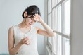 梅雨どきの不調、男女で4~6割が実感 セルフケアに悩む声も多数 梅雨だる対策に理学療法士考案の「絆創膏2枚だけ」改善メソッド