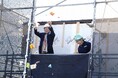 未来型住宅の上棟を、地域の伝統で祝う 黒石モデルハウス上棟記念「もちなげ」開催 GX志向とDX思想をつなぐ一日