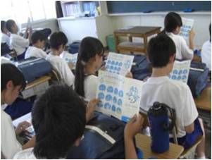 多治見市全中学校リーフレット配布活動