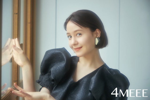 女性向けwebメディア 4meee トリンドル玲奈 のインタビュー連載をスタート 80の質問で人を魅了する秘密に迫る 株式会社インタースペースのプレスリリース