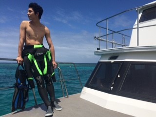 ヌメア沖でダイビングを楽しんだ船の上で