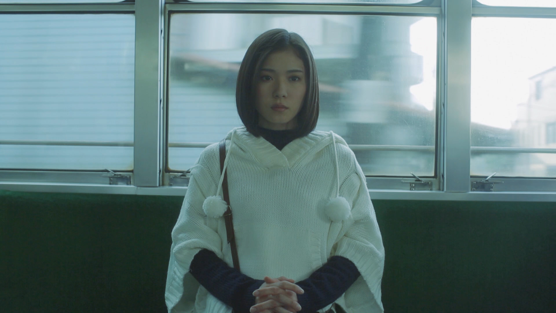 Tube春夏秋冬シングル企画第4弾冬sg 灯台 のmusic Videoが完成 一年を通じてヒロイン役を務める松岡茉優 物語の鍵を握る謎の少女として人気子役谷花音もゲスト出演する感動の完結編 株式会社ソニー ミュージックレーベルズのプレスリリース