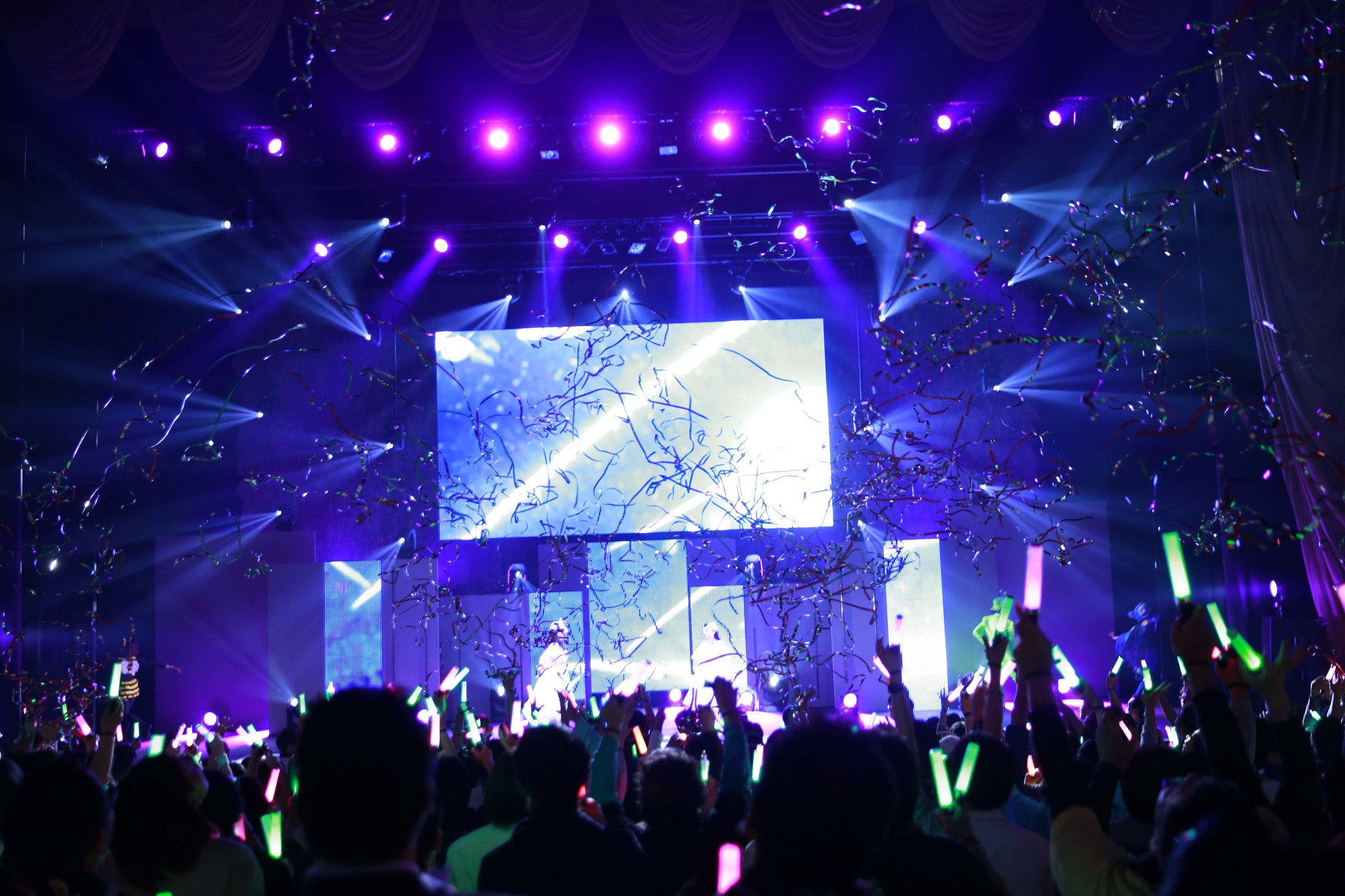 Claris アルバムリリースツアーが大盛況のうちに閉幕 ファイナル公演で新たに秋のライブハウスツアー を発表 株式会社ソニー ミュージックレーベルズのプレスリリース