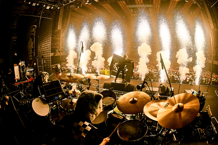 ライブレポ】“MAN WITH A MISSION” 連作アルバム「Break and Cross the