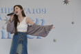 令和の白ギャル「ゆうちゃみ」がSHIBUYA109 1階店頭イベントスペースにサプライズ登場!! 新曲発売記念イベントで、多くの観覧者の前で新曲「あなたに捧げる応援歌」を初披露!!