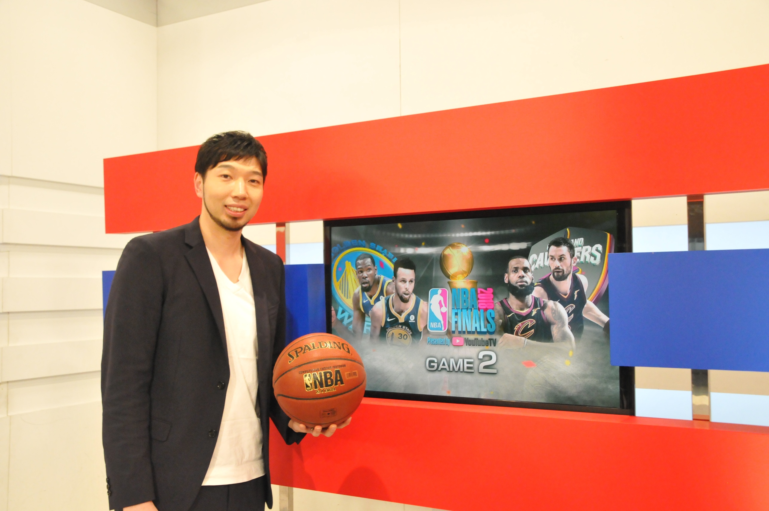 勝敗の分かれ目は シュートが入るか入らないか Wowow Nbaファミリーの松井選手を独占取材 Nbaファイナル の第3戦を6 8午前9 45 Wowowで放送 株式会社wowowのプレスリリース