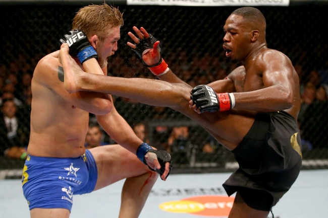 2013年9月『UFC165』で対戦したアレクサンダー・グスタフソン(左)、ジョン・ジョーンズ(右)©GettyImages