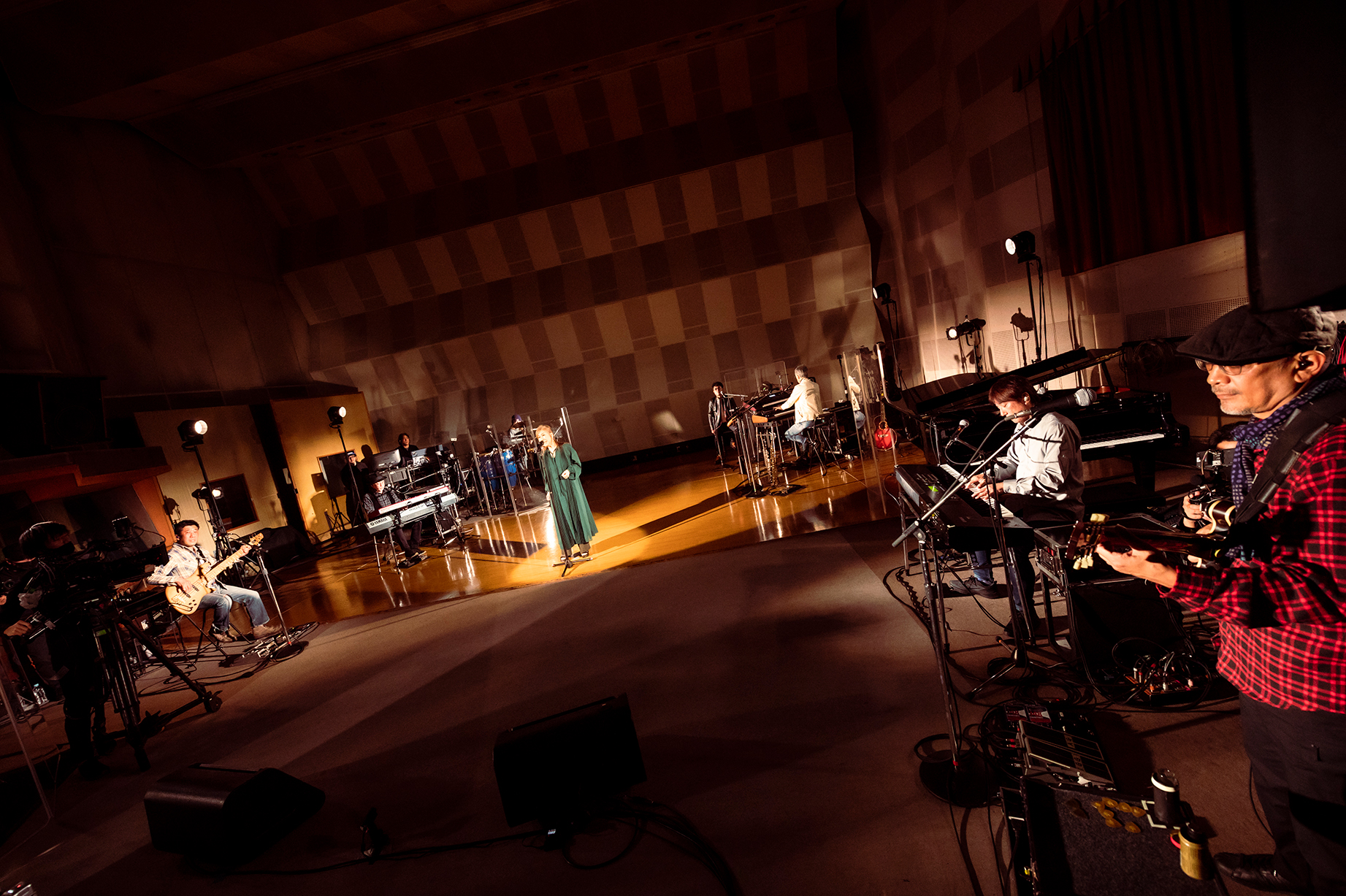 WOWOWだから実現した初スタジオライブ「高橋真梨子 STUDIO LIVE 2020“THE FIRST”」が、いよいよ2021年1月2日(土)に放送！初めての真梨子に出逢うこのライブの模様が到着！