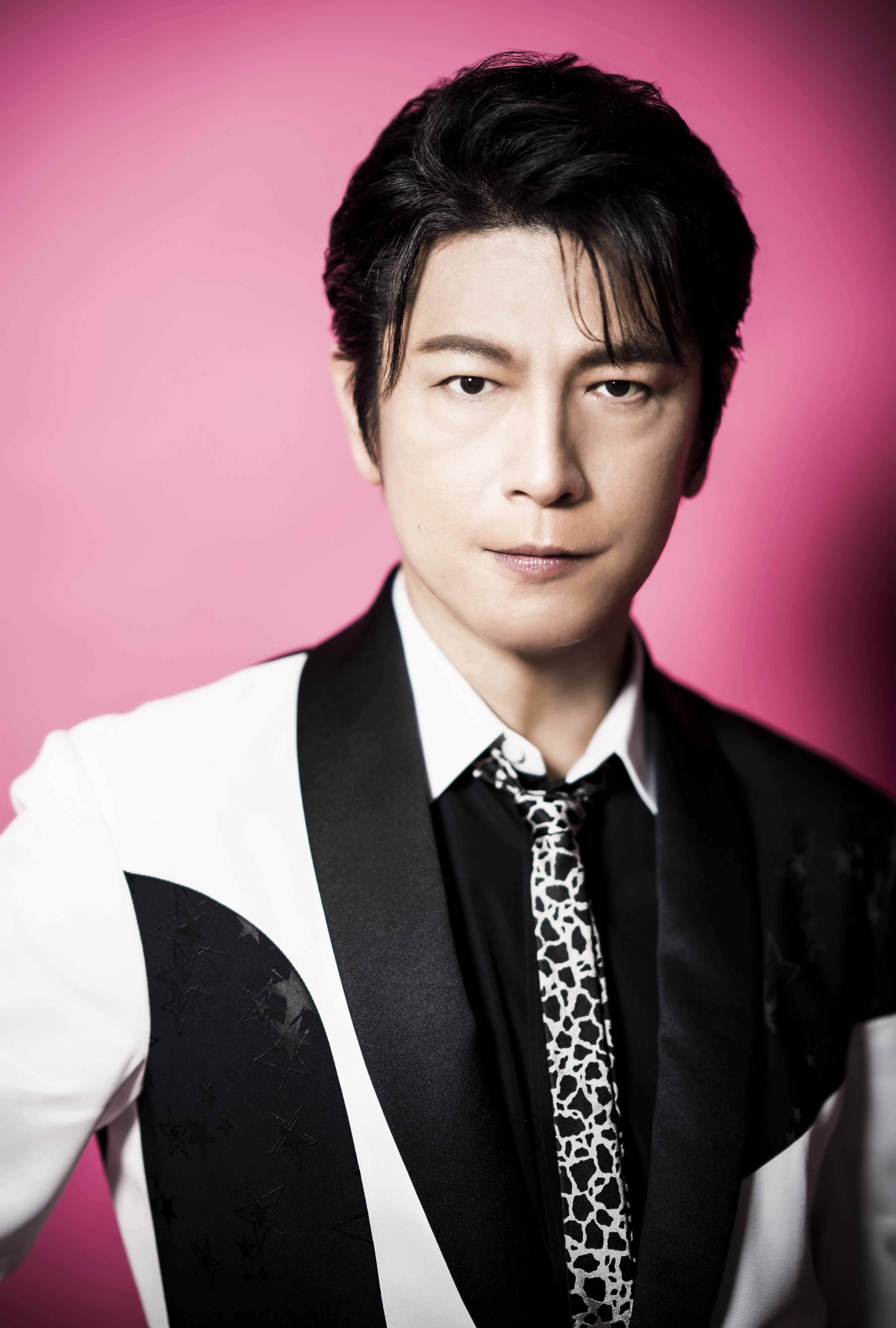 及川光博 が1999年以来21年連続開催してきたカウントダウンライヴ 年は12 30 と31 に 年忘れスペシャルライヴ として開催した模様をwowowにて3月21日 日 に放送 株式会社wowowのプレスリリース