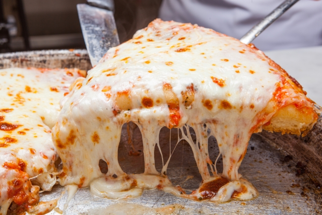 ピザの日限定 厚さ3センチ とろけるモッツァレラチーズのマルゲリータを１ピース 500で提供 もちもちの生地と底部分のカリカリ食感がクセになる J World Diner株式会社のプレスリリース
