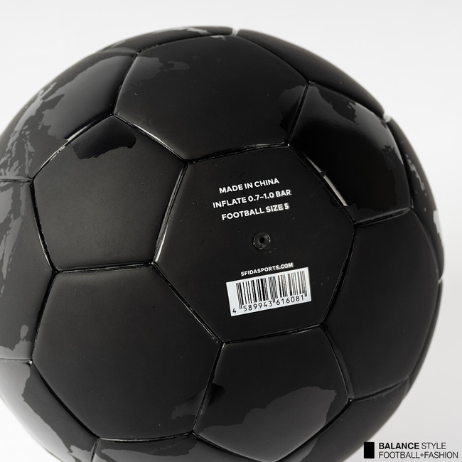 サッカーを見に纏うライフスタイルブランド ビースラッシュ B がサッカー ブランド スフィーダ Sfida とコラボレートサッカボールを発表 バランススタイルのプレスリリース