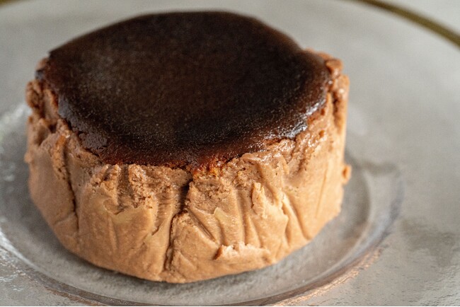 2024年2月の新商品「とろ生チョコバスクチーズケーキ」 2024年2月の新商品「とろ生チョコバスクチーズケーキ」